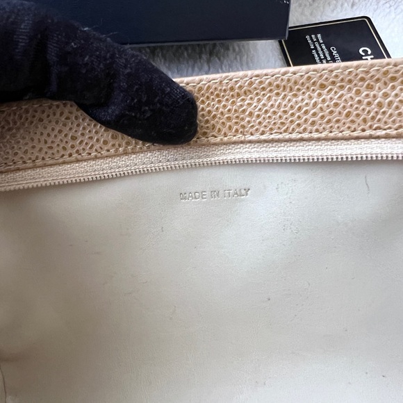 Auth Chanel Beige Vintage CC Logo Caviar Cosmetic Pouch w/ Gold hardware - Picture 11 of 15